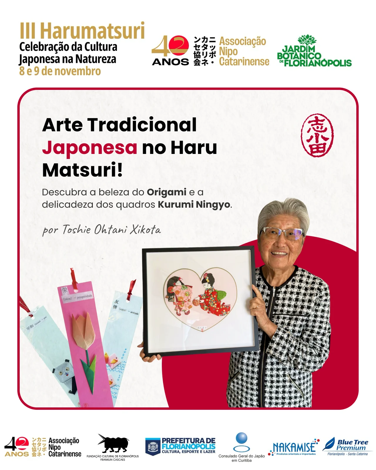 Flyer do III Harumatsuri da Associação Nipo-Catarinense: Toshie Ohtani Xikota segura um quadro Kurumi Ningyo ao lado de marcadores de origami, com o carimbo vermelho 志小田 no canto e logos dos apoiadores no rodapé